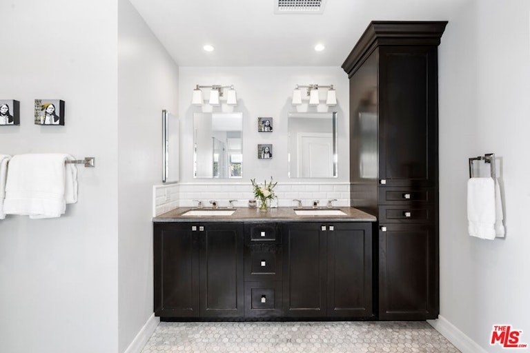 Photo 24 of 54 - 16656 Linda Ter, Pacific Palisades, CA 90272