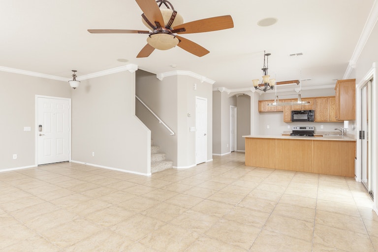 Photo 8 of 26 - 17833 W Maui Ln, Surprise, AZ 85388