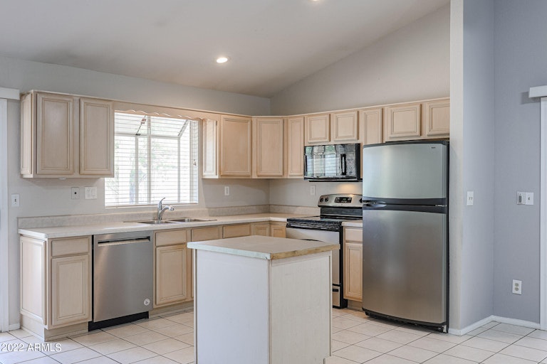Photo 11 of 30 - 5626 W Yucca St, Glendale, AZ 85304