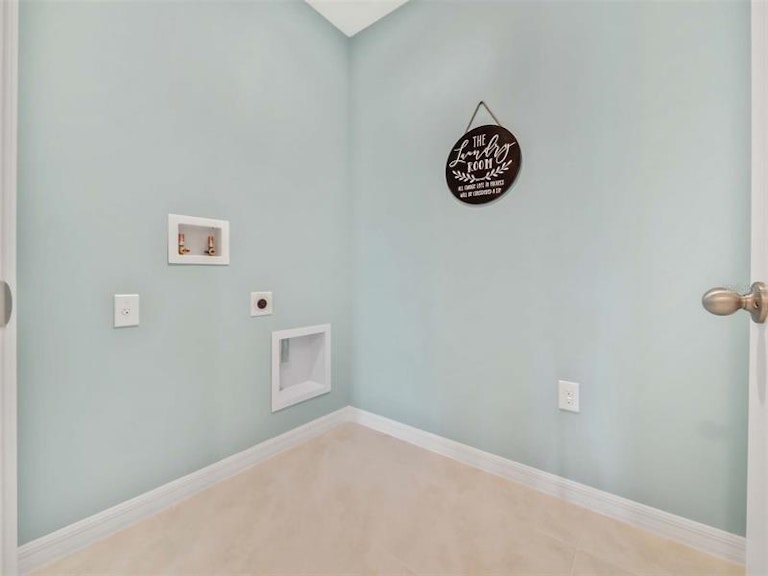 Photo 14 of 39 - 3221 Carpentaria Dr, New Smyrna Beach, FL 32168