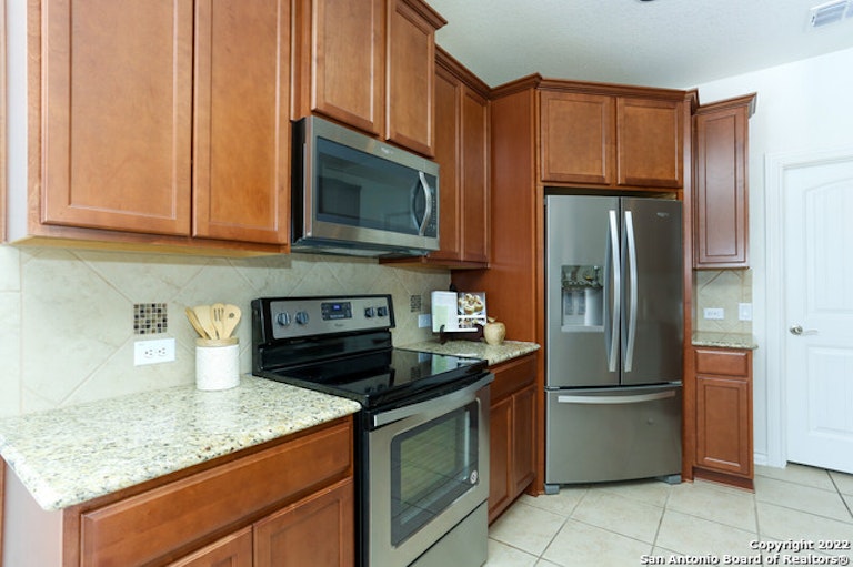 Photo 8 of 27 - 8847 Kallison Arbor, San Antonio, TX 78254