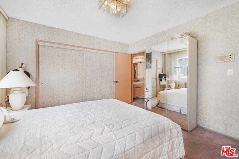 Photo 18 of 23 - 18116 Chardon Cir, Encino, CA 91316