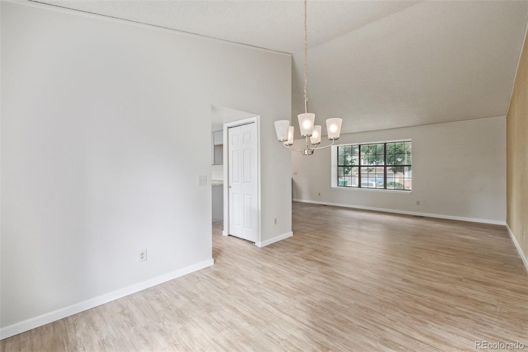 Photo 7 of 39 - 524 S Kittredge Way, Aurora, CO 80017