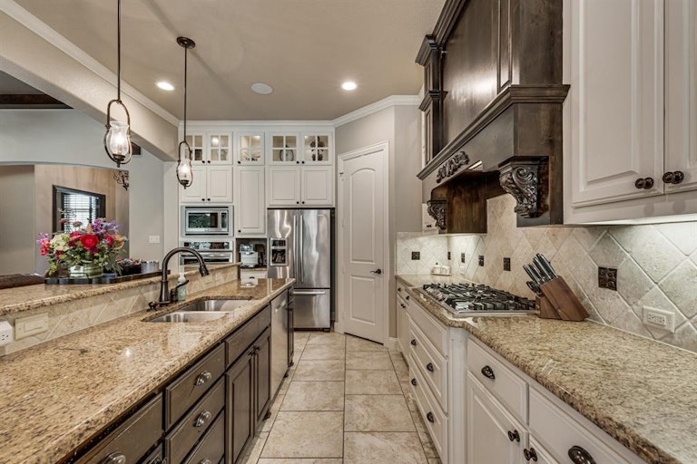 Photo 6 of 39 - 3911 Shiloh Trl, Midlothian, TX 76065