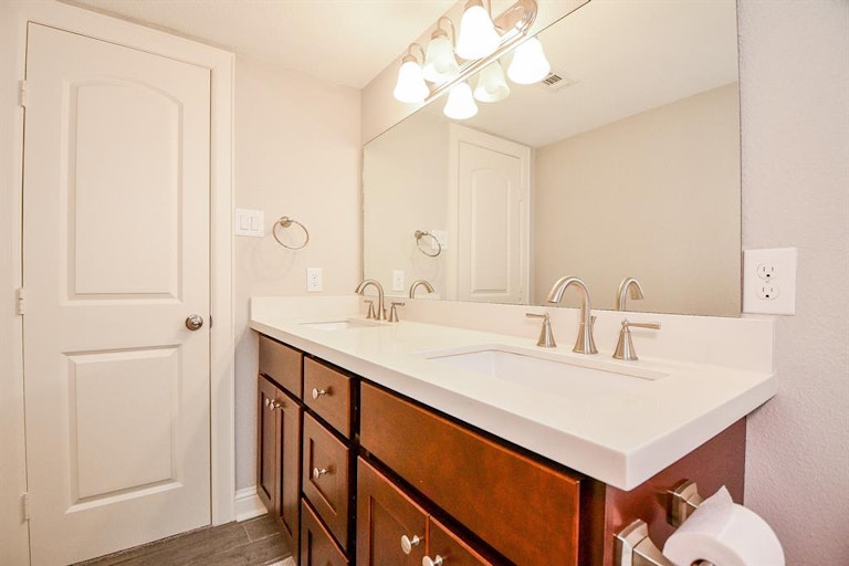 Photo 32 of 49 - 5402 Rutherglenn Dr, Houston, TX 77096