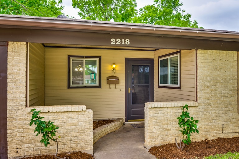 Photo 7 of 23 - 2218 Darrell Ct, Irving, TX 75060