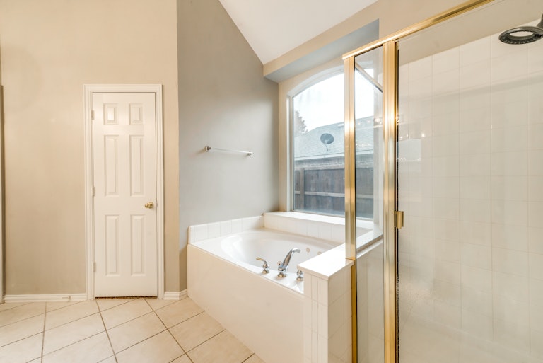 Photo 16 of 24 - 2802 Wildcreek Ct, Keller, TX 76248
