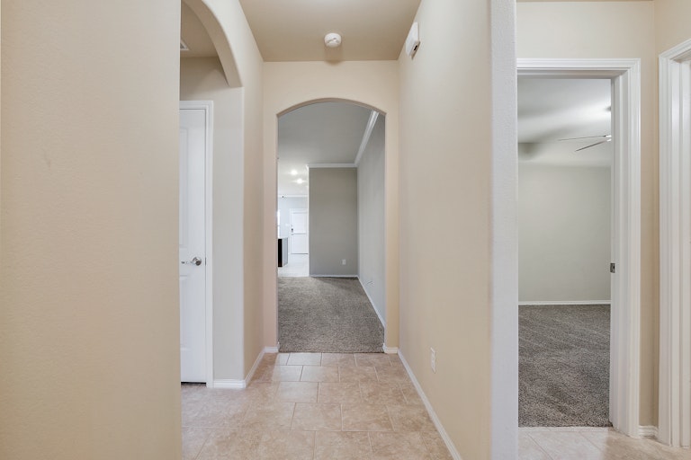 Photo 5 of 27 - 8436 Gentian Dr, Fort Worth, TX 76123
