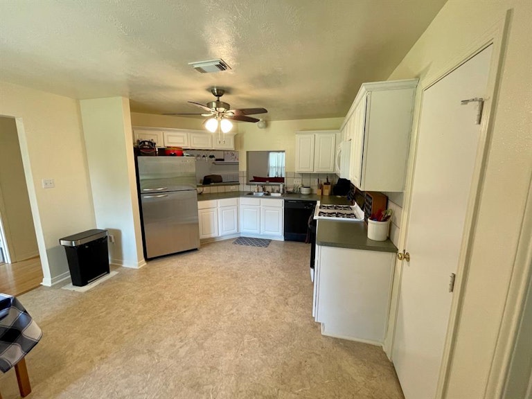 Photo 16 of 45 - 16107 Mesa Blvd, Humble, TX 77396