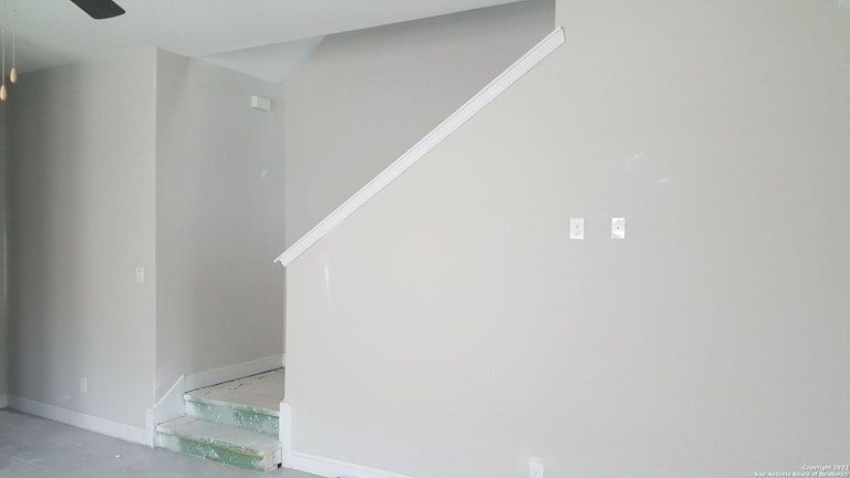 Photo 3 of 11 - 10618 Briceway Ace, Helotes, TX 78023