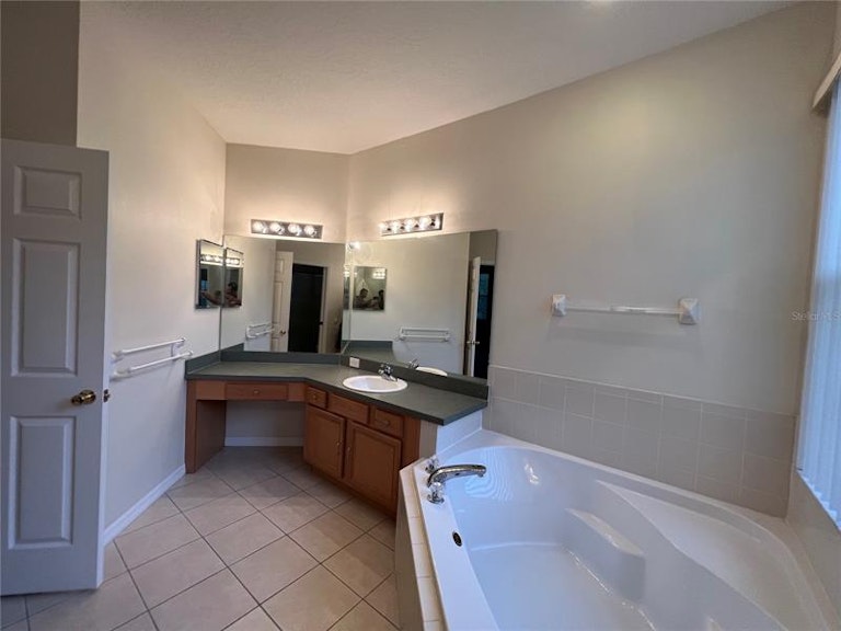 Photo 13 of 43 - 360 Tupelo Cir, Davenport, FL 33897