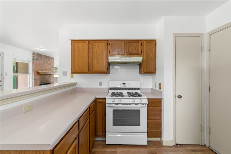 Photo 14 of 30 - 8801 Piney Creek Bnd, Austin, TX 78745