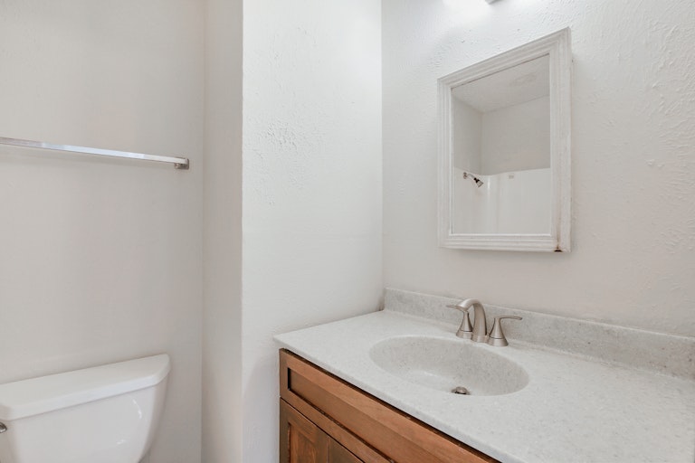 Photo 17 of 25 - 2233 Biscayne Dr W, Irving, TX 75060