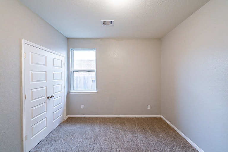 Photo 19 of 35 - 18226 Russett Green Dr, Tomball, TX 77377