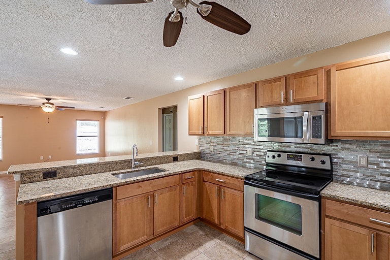 Photo 9 of 29 - 1170 Howland Blvd, Deltona, FL 32738