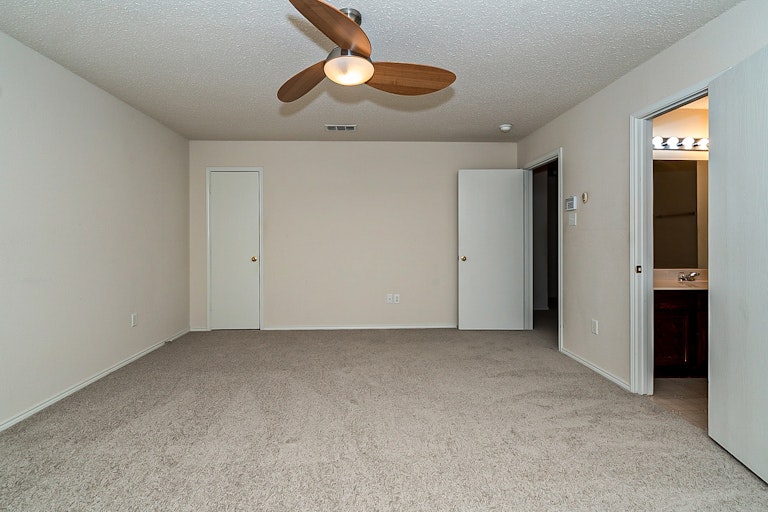 Photo 16 of 22 - 3521 Louise Ln, Balch Springs, TX 75180