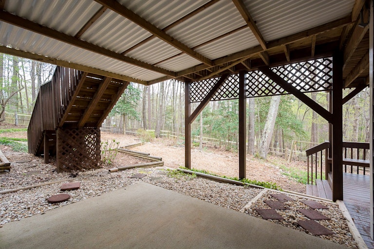 Photo 25 of 30 - 8604 Carolingian Ct, Raleigh, NC 27615