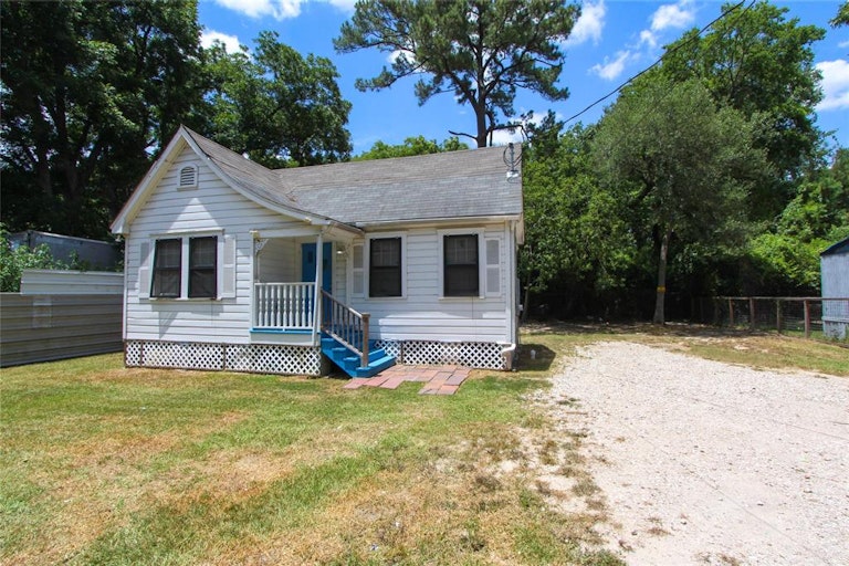 Photo 4 of 15 - 892 Mansfield St, Houston, TX 77091