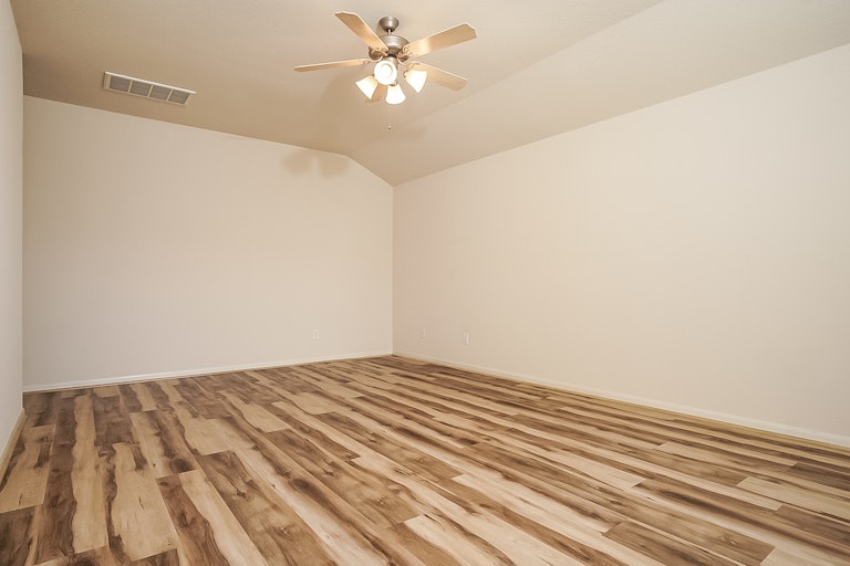 Photo 10 of 25 - 21123 Spur Ridge Ct, Richmond, TX 77406