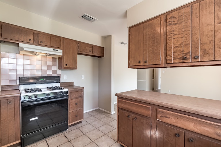 Photo 11 of 21 - 6262 Elm Valley Dr, San Antonio, TX 78242