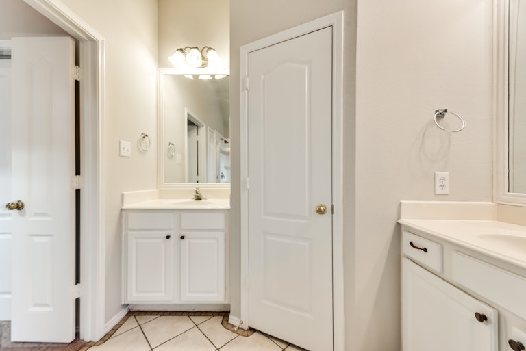 Photo 18 of 28 - 802 Cheyenne Dr, Allen, TX 75002