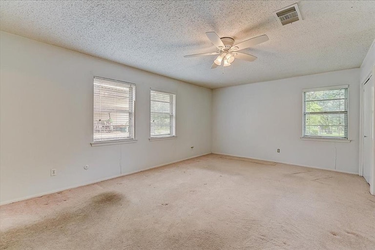 Photo 22 of 37 - 1118 SE 2nd St, Grand Prairie, TX 75051