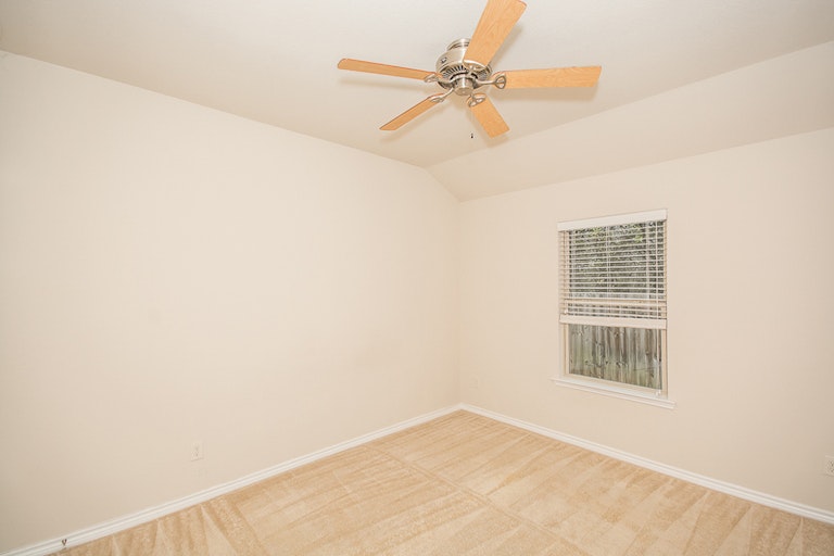 Photo 17 of 27 - 6076 Cedar Glen Dr, Grand Prairie, TX 75052