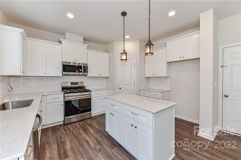 Photo 12 of 34 - 3409 Laurel Oak Ln, Gastonia, NC 28056