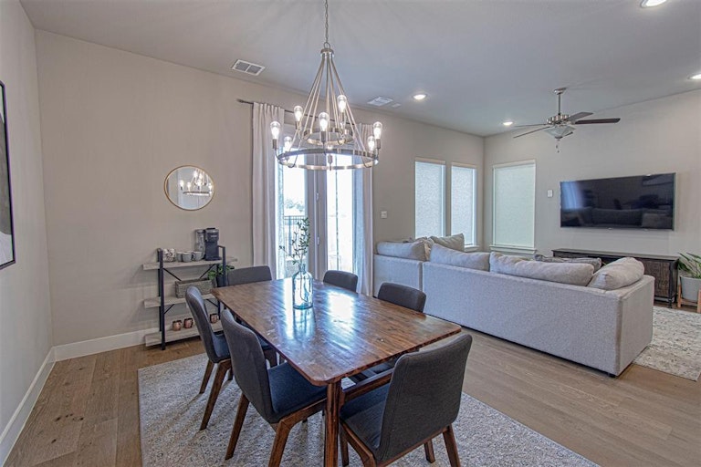Photo 12 of 40 - 8251 Nunley Ln, Dallas, TX 75231