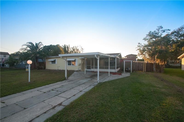 Photo 3 of 25 - 405 12th St SW, Ruskin, FL 33570