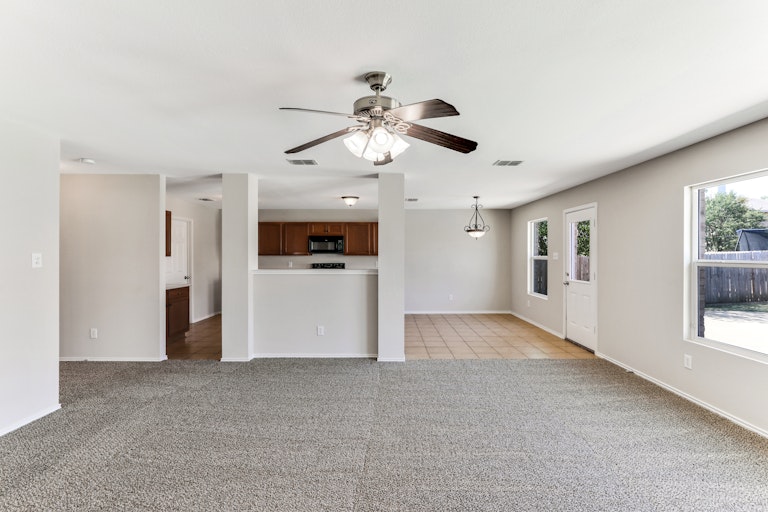 Photo 7 of 27 - 8414 River Bluffs Dr, Arlington, TX 76002