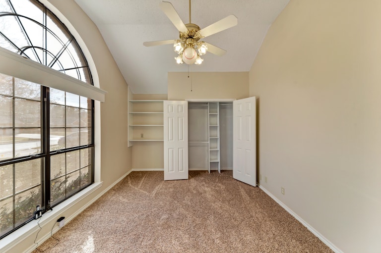 Photo 19 of 24 - 330 Baldwin St, Grand Prairie, TX 75052