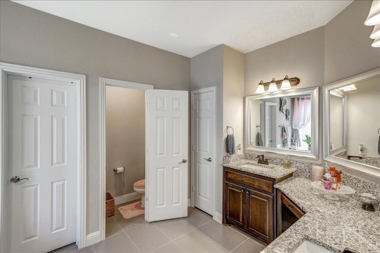 Photo 24 of 40 - 6413 Glenwick Dr, Fort Worth, TX 76123