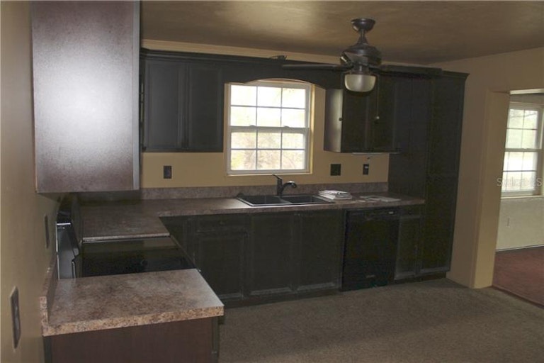 Photo 4 of 16 - 1102 N Palmetto Cir, Eustis, FL 32726