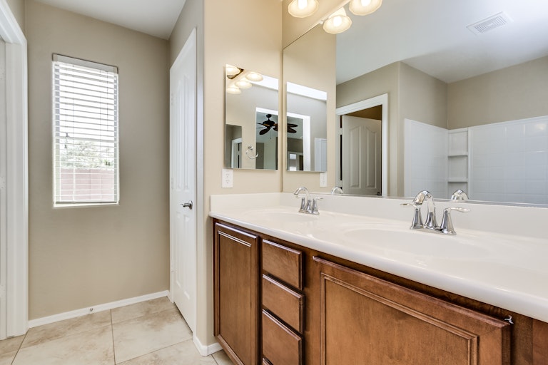 Photo 5 of 35 - 18549 W Vogel Ave, Goodyear, AZ 85338