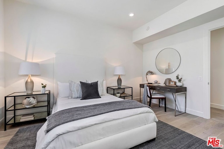 Photo 18 of 24 - 10106 Empyrean Way #201, Los Angeles, CA 90067