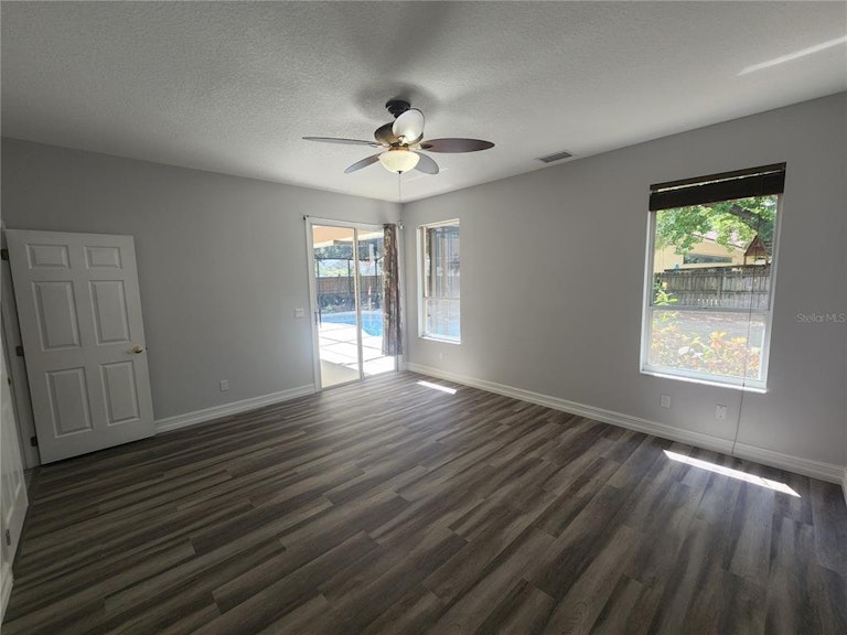 Photo 34 of 41 - 10095 Brandon Cir, Orlando, FL 32836