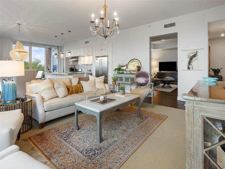 Photo 3 of 44 - 1820 Peachtree St NW #614, Atlanta, GA 30309