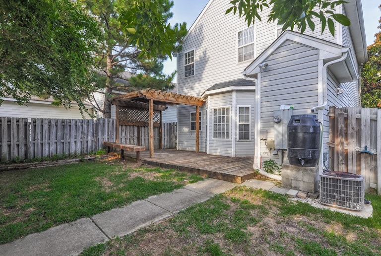 Photo 6 of 25 - 121 Danesway Dr, Holly Springs, NC 27540