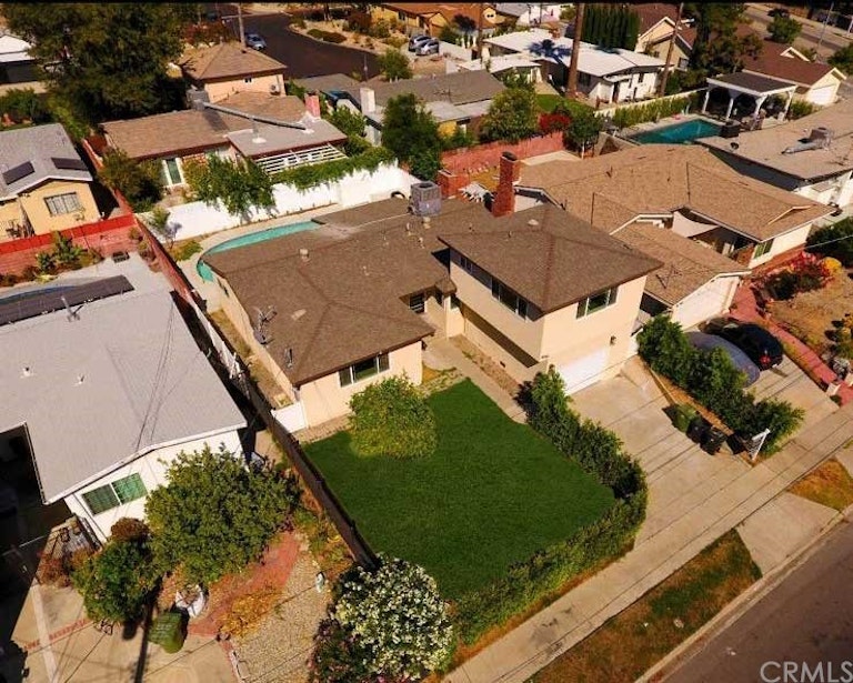 Photo 3 of 24 - 8008 Bellaire Ave, North Hollywood, CA 91605
