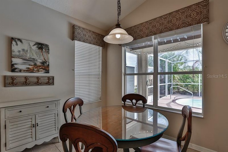 Photo 10 of 24 - 5209 Clover Mist Dr, Apollo Beach, FL 33572