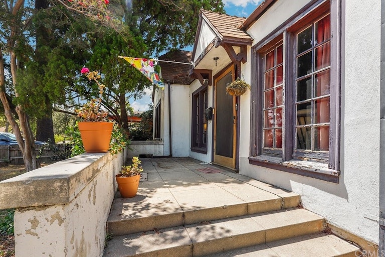 Photo 3 of 38 - 1791 Rose Villa St, Pasadena, CA 91106