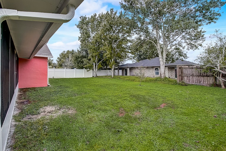 Photo 10 of 33 - 212 Ashford Pl, Kissimmee, FL 34758