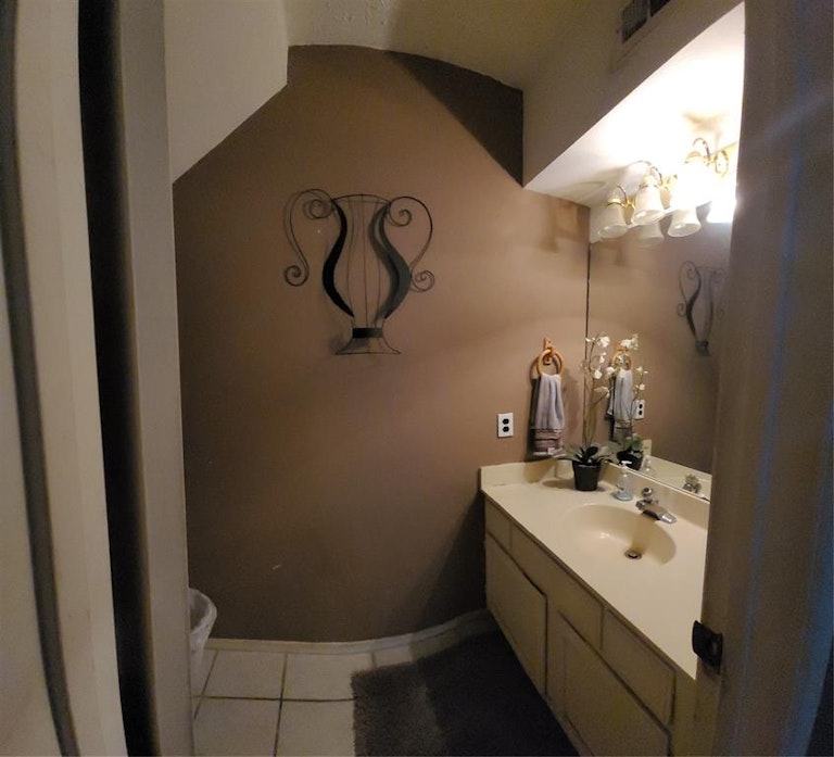 Photo 27 of 38 - 6450 Dellfern Dr, Houston, TX 77035