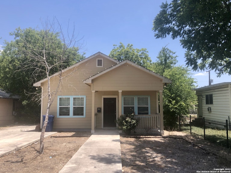 Photo 1 of 17 - 1426 Santa Anna, San Antonio, TX 78201