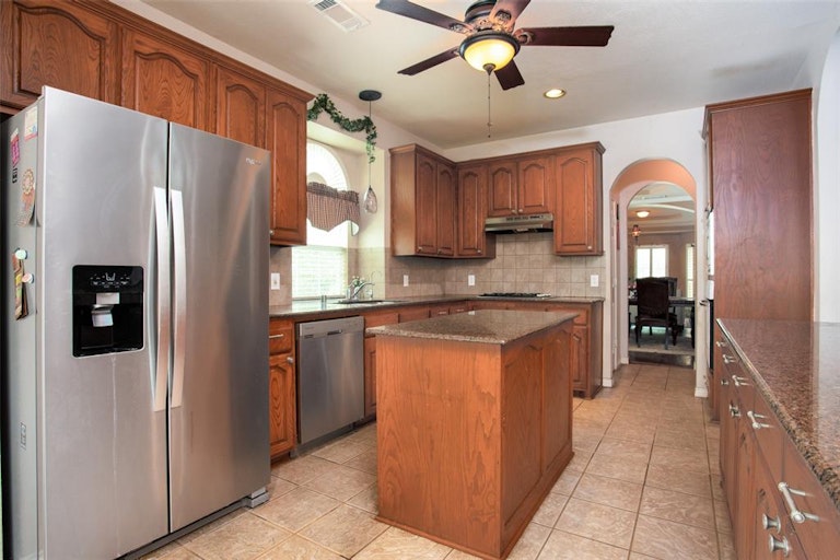 Photo 15 of 38 - 5803 Lone Rock Rd, Frisco, TX 75036