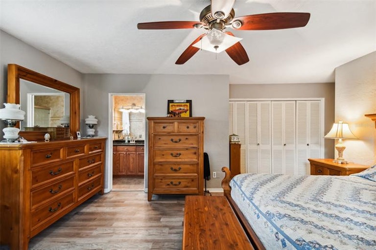 Photo 14 of 27 - 2847 65th Way N, Saint Petersburg, FL 33710
