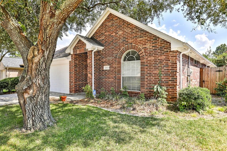 Photo 4 of 30 - 20023 Atasca Villas Dr, Humble, TX 77346