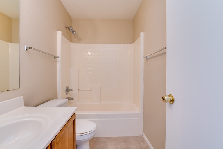 Photo 17 of 24 - 3634 W Saguaro Park Ln, Glendale, AZ 85310