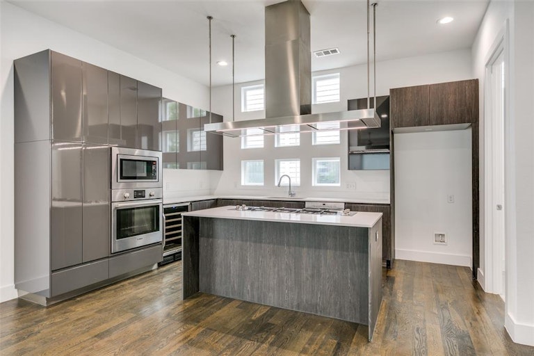 Photo 4 of 27 - 1234 Hyde Ct, Dallas, TX 75215